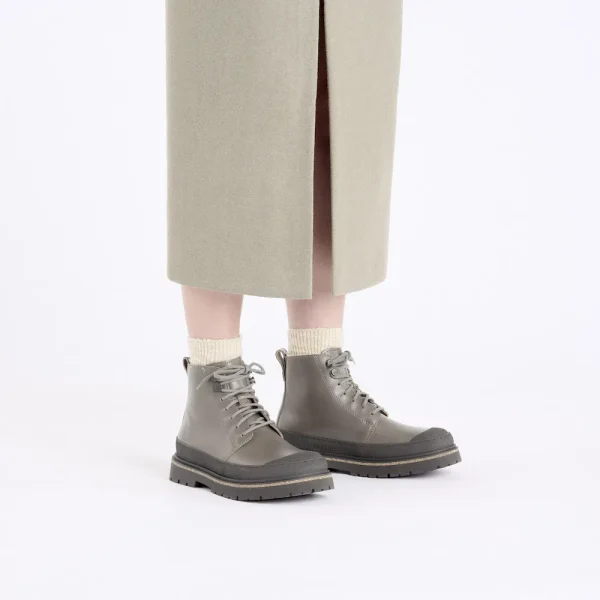 Prescott Lace Women Oiled Leather Concrete Gray - Image 2
